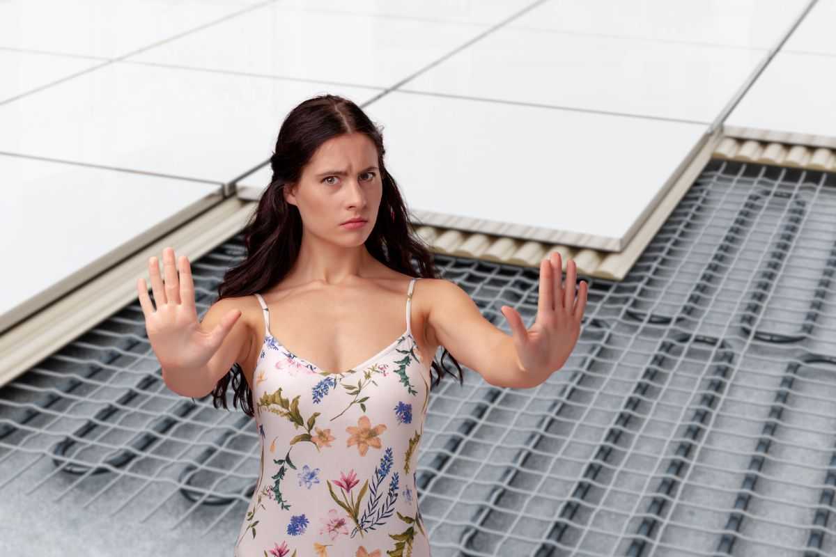 riscaldamento a pavimento e donna che dice no