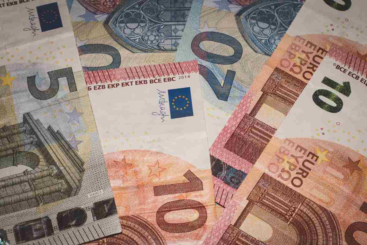 banconote di vario taglio 